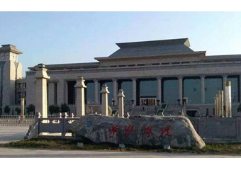 告别黑板和粉笔，智慧教室助力黄淮学院信息化教学